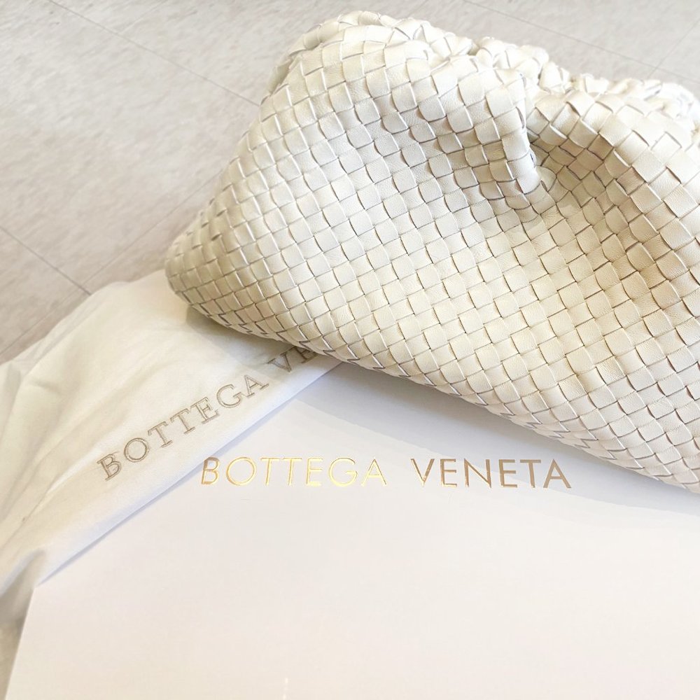 COPY - BOTTEGA VENETA Nappa Maxi Intreccio The Po…
